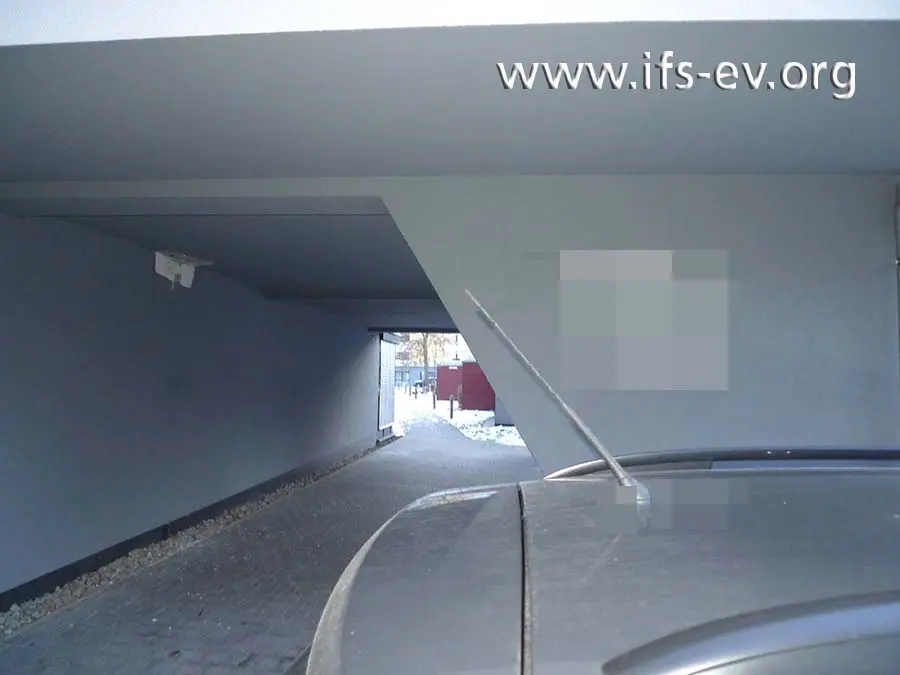 Der betroffene Rohrabschnitt wurde über dieser Durchfahrt verlegt.