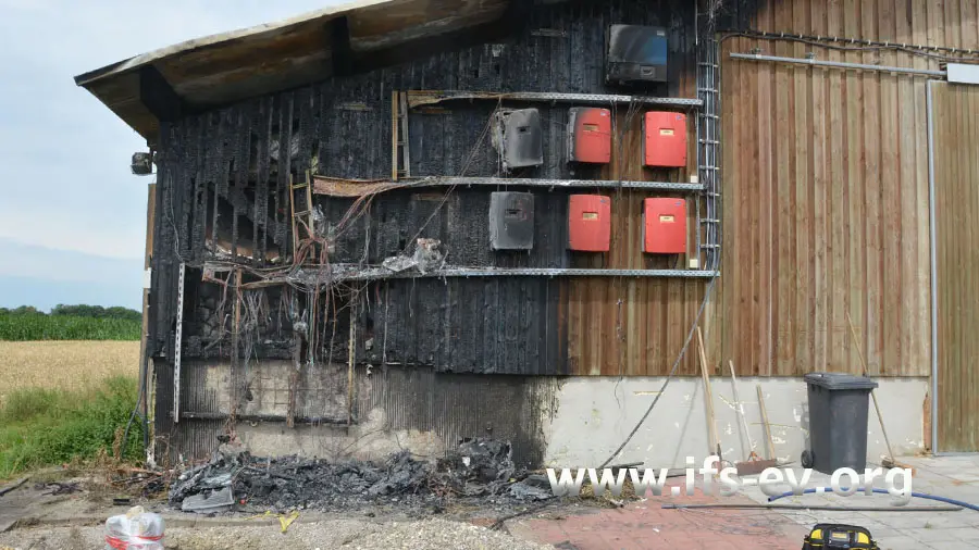 Im Brandbereich waren die Wechselrichter und die Elektroverteilung einer PV-Anlage montiert.