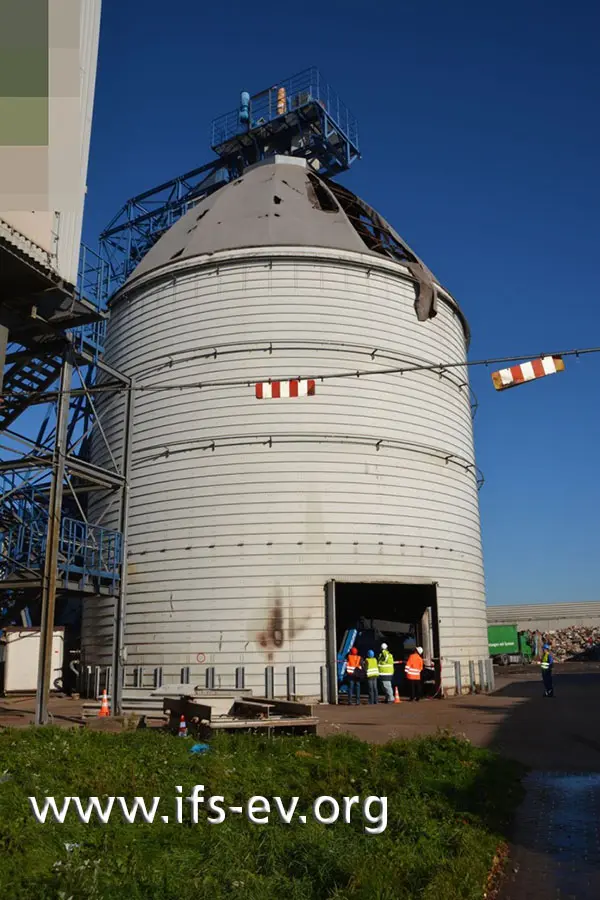 Der etwa 25 Meter hohe Silo