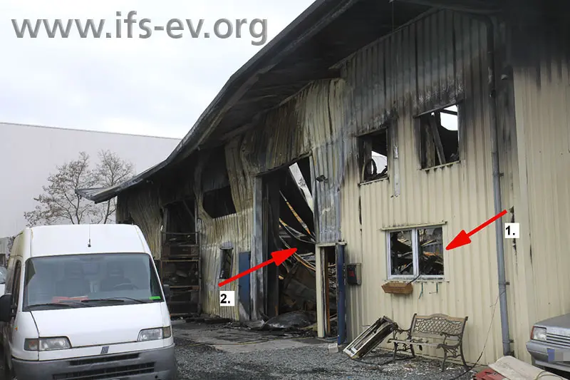 Büro (1) und Lagerbereich (2) der Halle