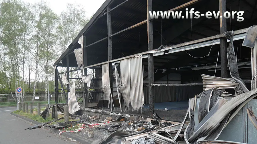 Massive Brandschäden an der Halle