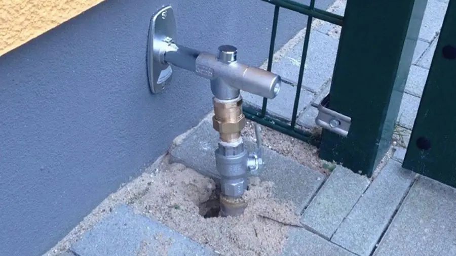 Die Anbausituation: An den Ventilauslass wurde eine feste Leitung zur Matschanlage angeschlossen.