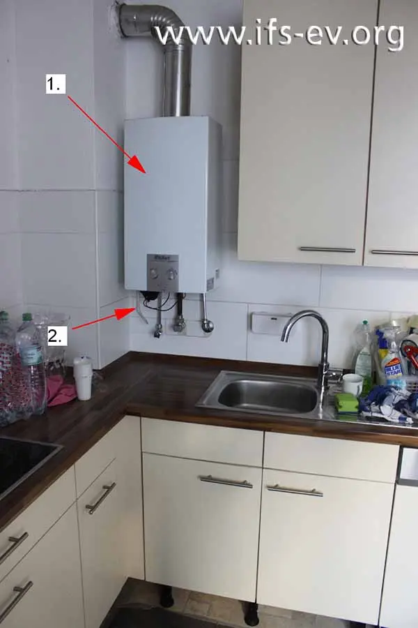 Der Durchlauferhitzer ist in der Küche der Wohnung installiert.