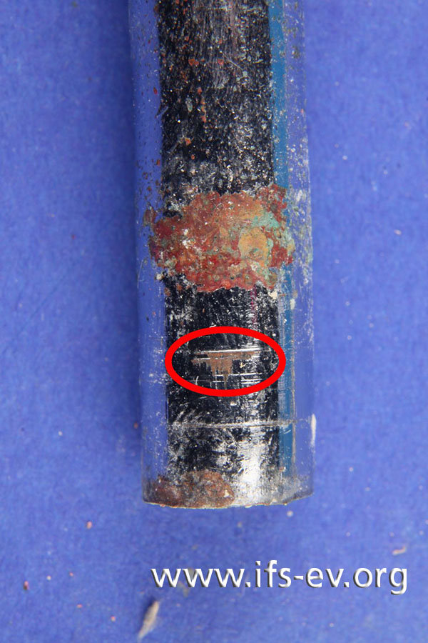 Laboraufnahme: Zum Teil wurde die Chromschicht des Anschlussröhrchens abgekratzt, als es aus der Klemmringverbindung gedrückt wurde.