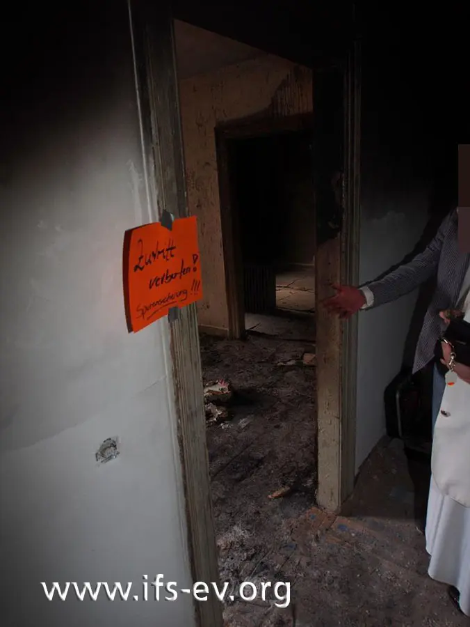 Blick vom Wohnungsflur in den Brandraum
