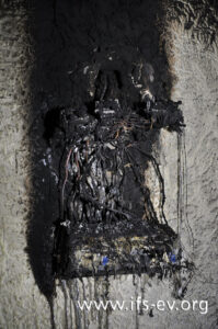 Die verbrannten Reste der Elektro-Unterverteilung im Keller